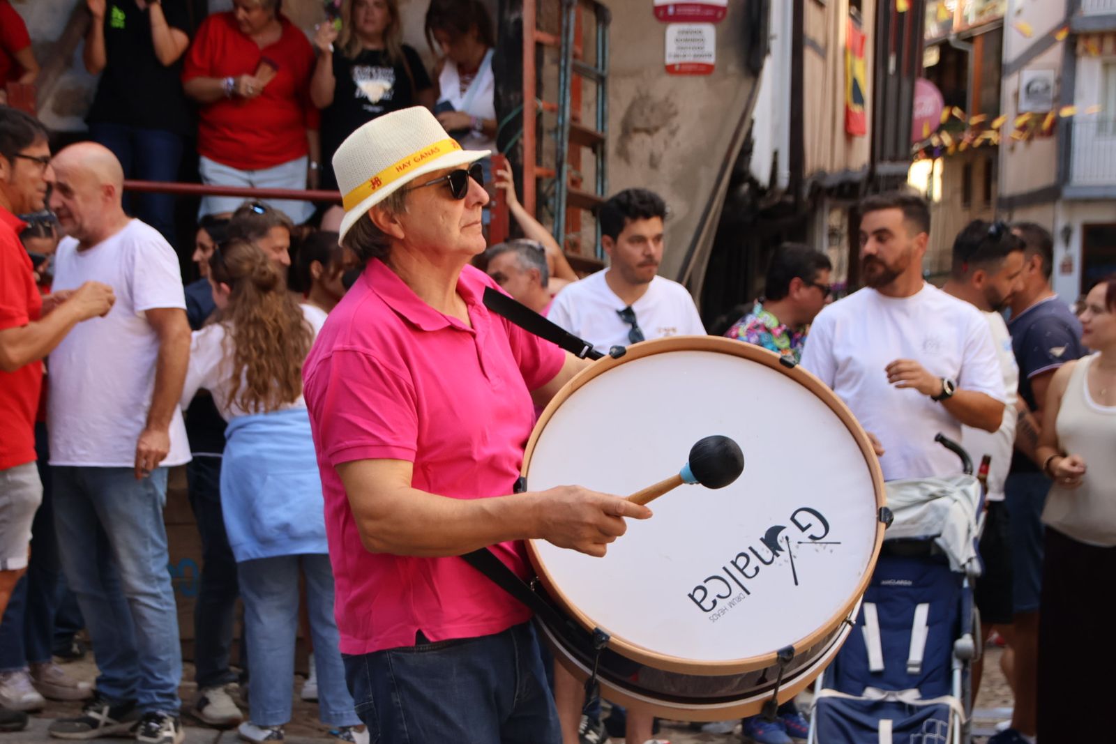 San Esteban de la Sierra, desfile de carrozas y disfraces