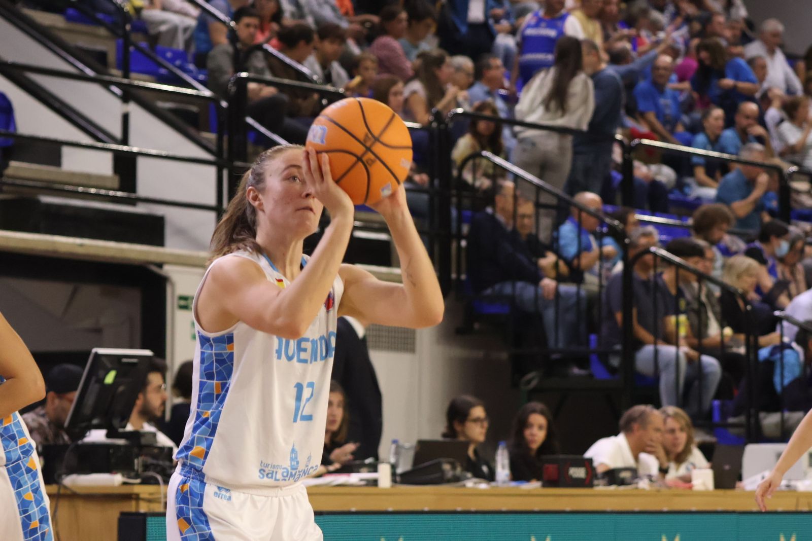 Perfumerías Avenida - Nyon Basket