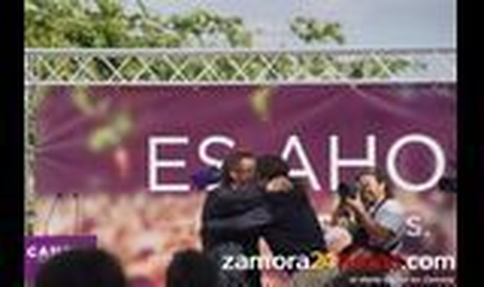 Padre e hijo homenajean a Agustín García Calvo