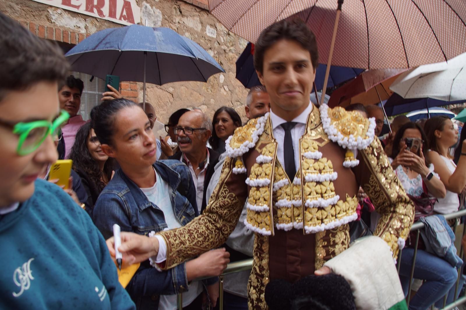 ambiente-en-el-patio-de-cuadrillas-de-la-glorieta-para-ver-a-talavante-roca-rey-y-aguado-20-de-septiembre-de-2024-foto-juanes-37