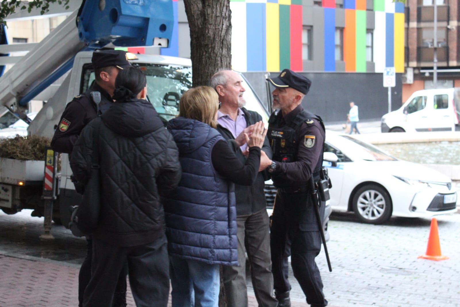 un-detenido-en-las-protestas-por-la-tala-de-arboles-en-la-plaza-del-oeste-22