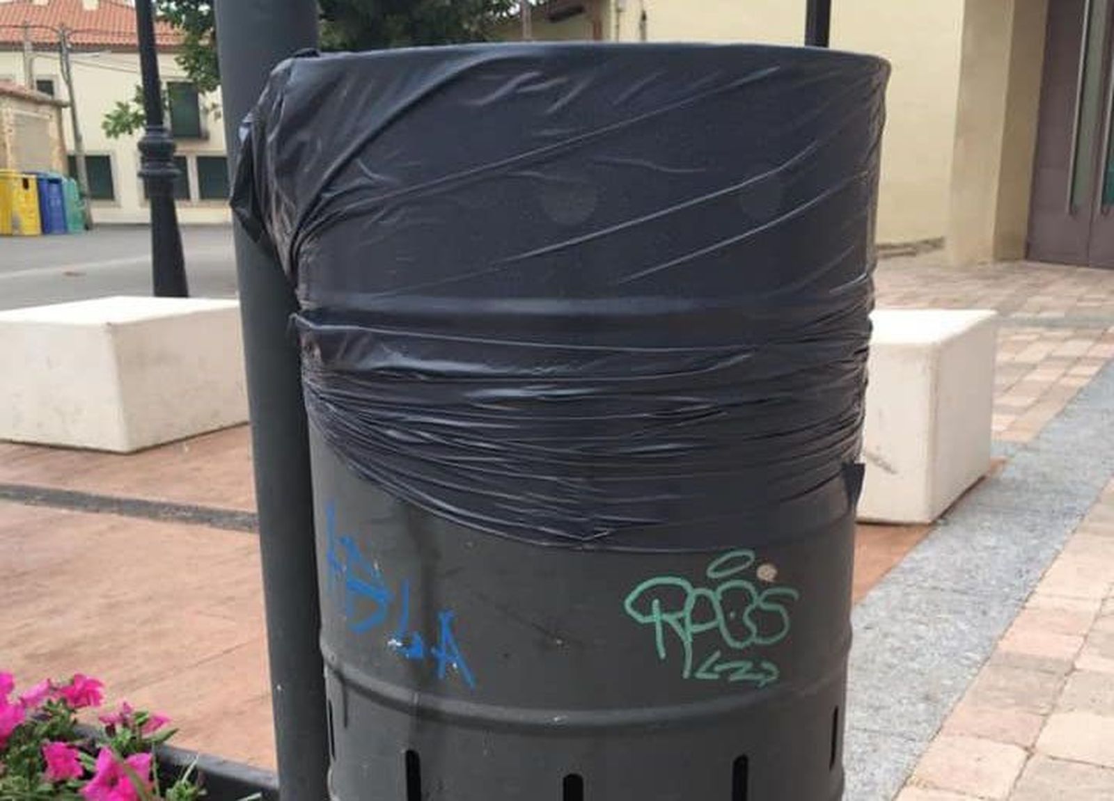 Actos vandalicos monfarracinos (1)