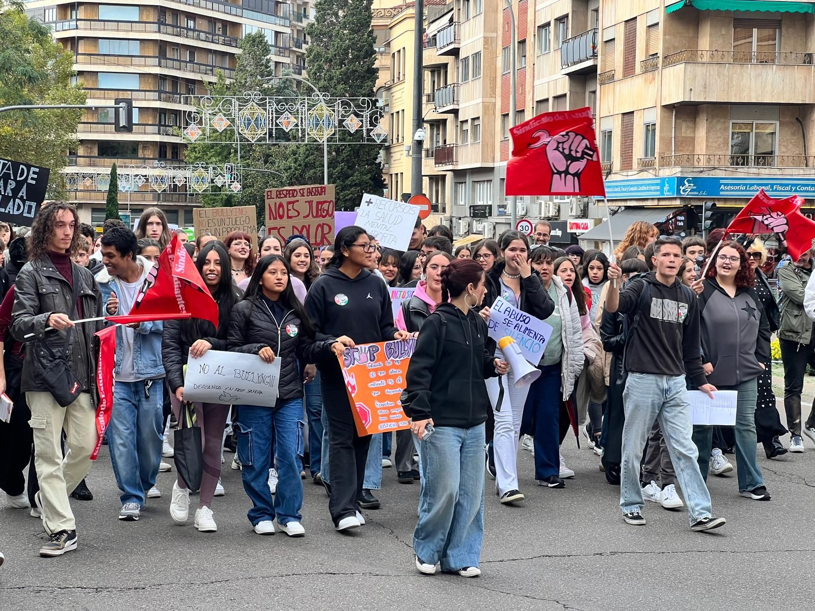 El Sindicato de Estudiantes de Salamanca reune a más de cien personas para poner "freno" al acoso escolar