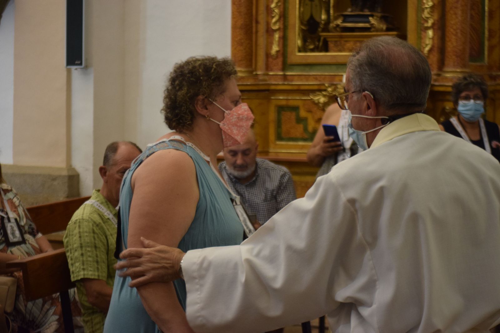 imposicion-de-escapularios-de-la-virgen-del-carmen-20