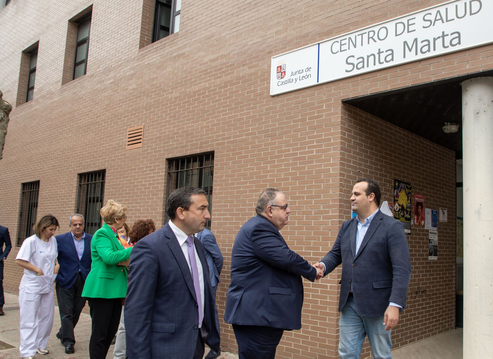 Alejandro Vázquez en su visita al centro de salud de Santa Marta de Tormes | Susana Martín (Agencia ICAL)