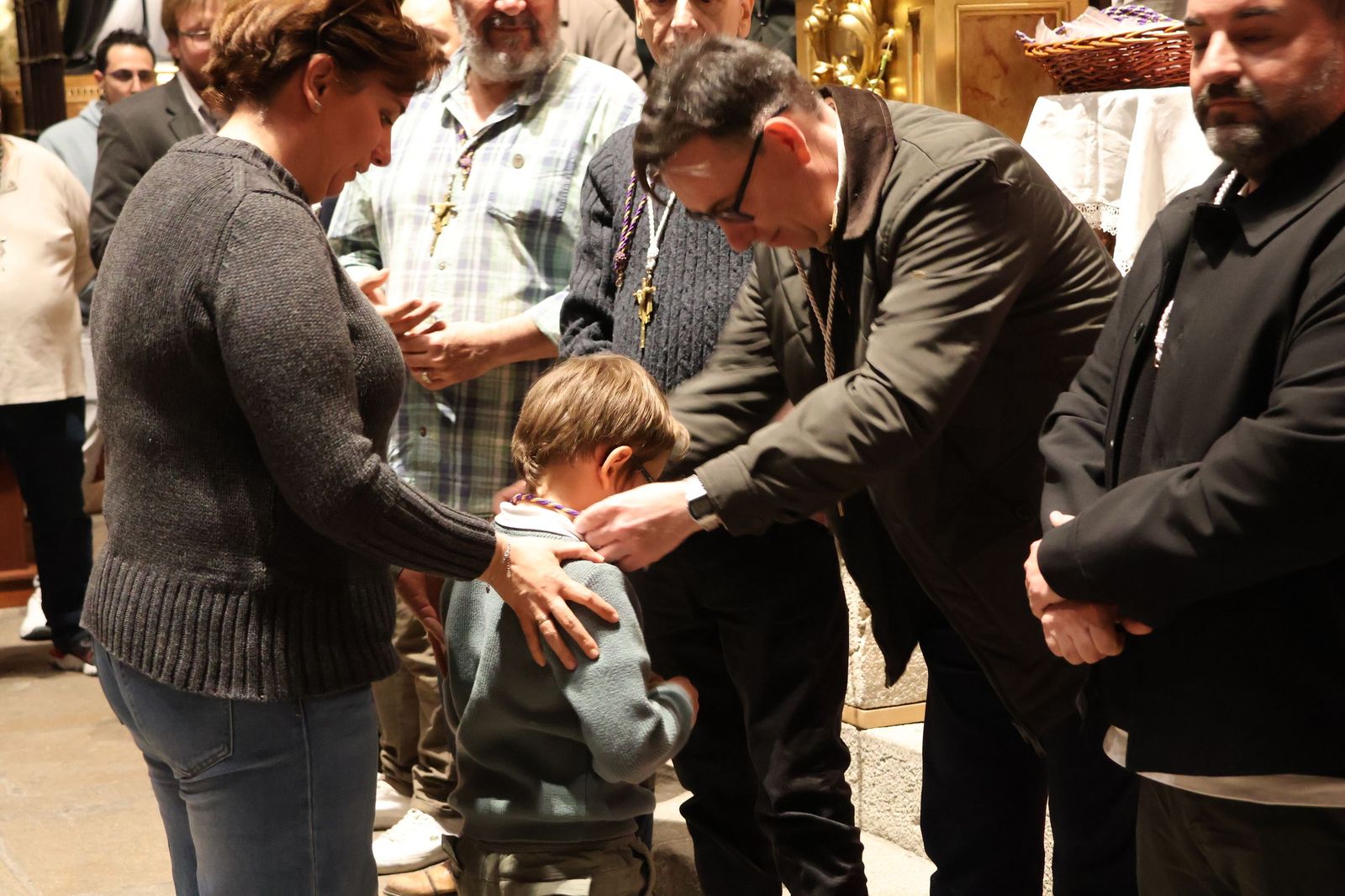 GALERÍA | Entrada de nuevos hermanos a la Cofradía de la Vera Cruz