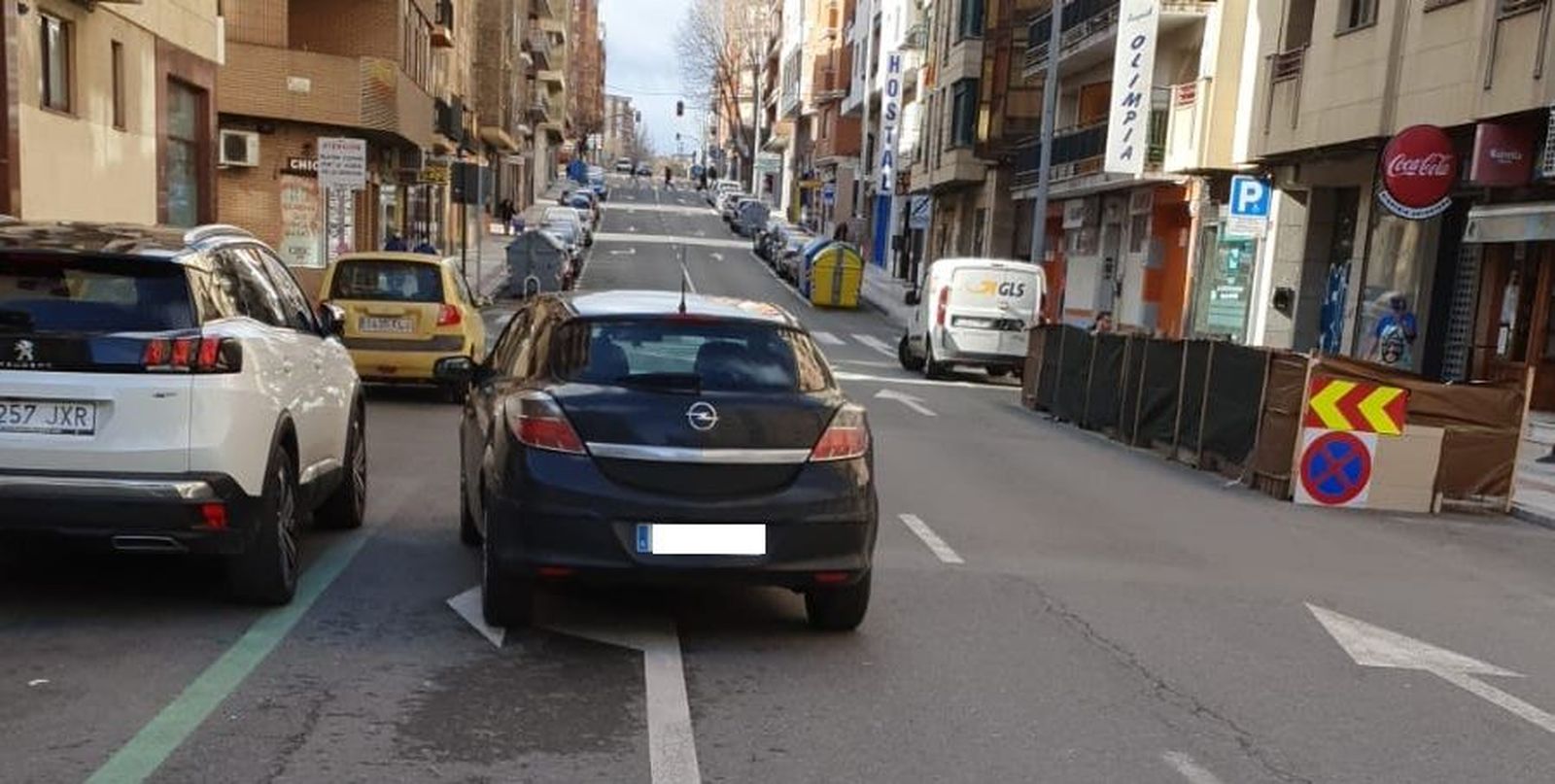 Coche sin conductor en la Avenida Italia