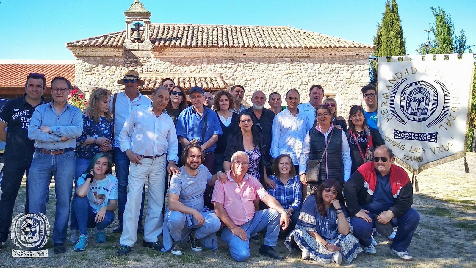 Hermanos de Luz y Vida posan en la segunda edición de la convivencia. Archivo