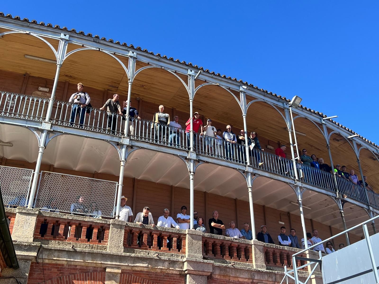ambiente-durante-el-sorteo-de-los-toros-del-vellosino-en-la-glorieta-domingo-15-de-septiembre-de-2024-fotos-s24h-25