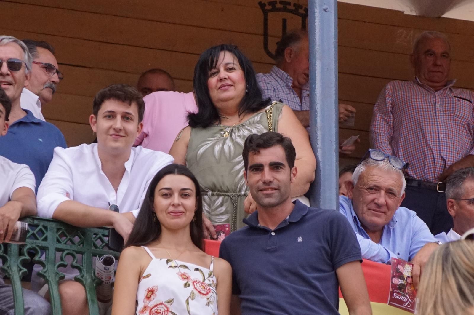 Expectación por ver los caballos de rejoneo en La Glorieta: imágenes del ambiente en los tendidos y en el patio de cuadrillas