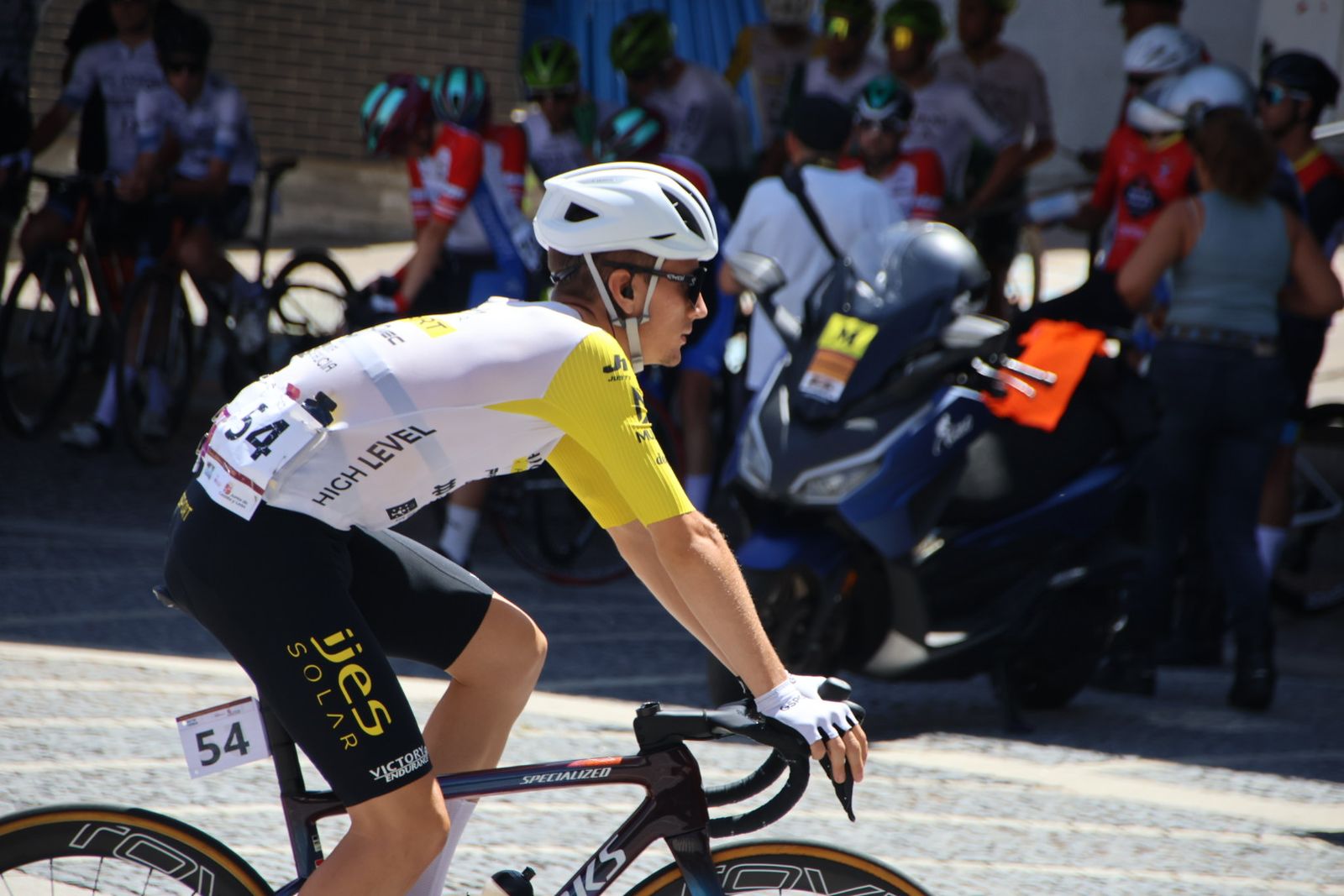 Salida II Vuelta Ciclista a Castilla y León Sub-23 y Élite