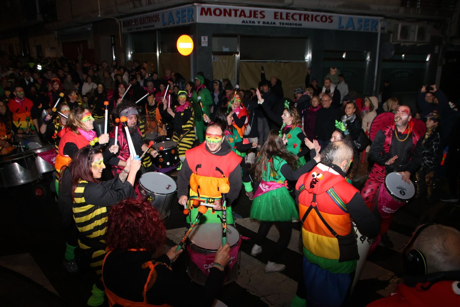 Desfile de disfraces con pasacalles a cargo de Blocco Charr