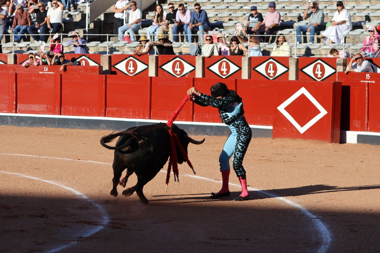 La Glorieta revive el aroma de la feria taurina con el primer festejo: Lea Vicens, Raquel Martín y Olga Casado