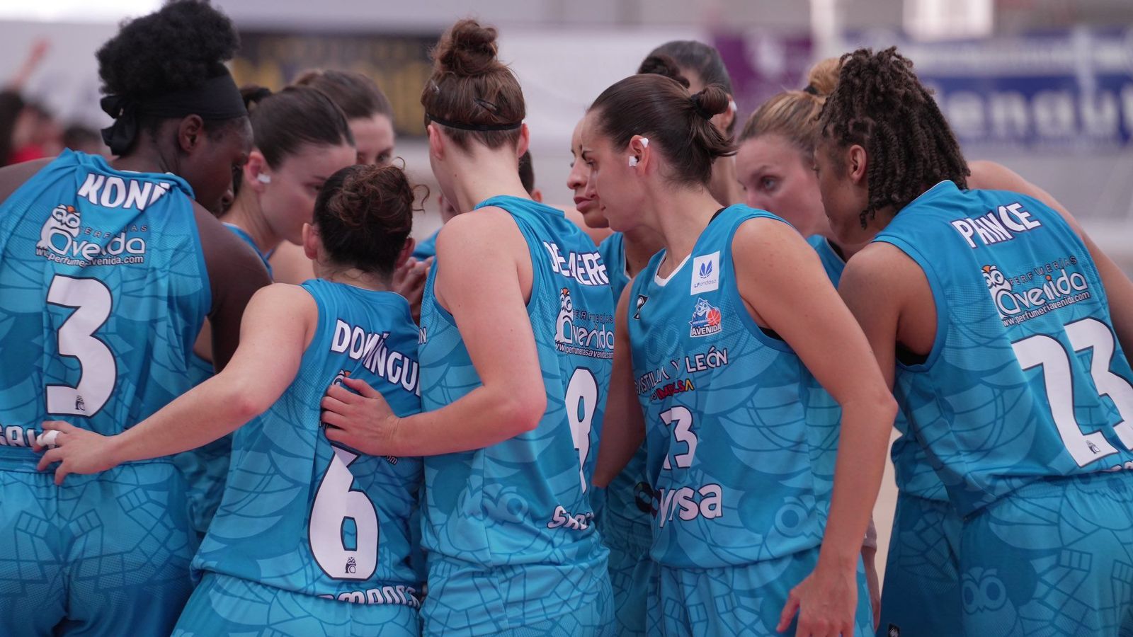 Las jugadoras de Avenida antes de enfrentarse a Bembibre | FOTO CB AVENIDA