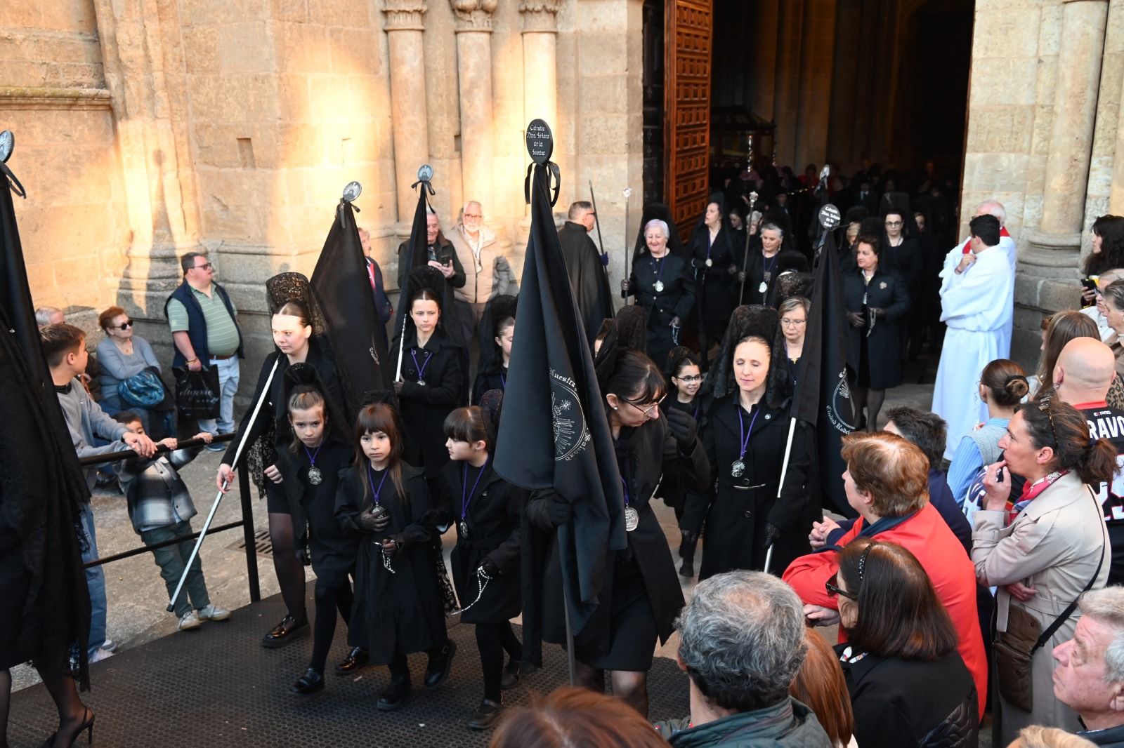 El Santo Entierro vuelve a unir en un acto de fe a las siete cofradías de Ciudad Rodrigo