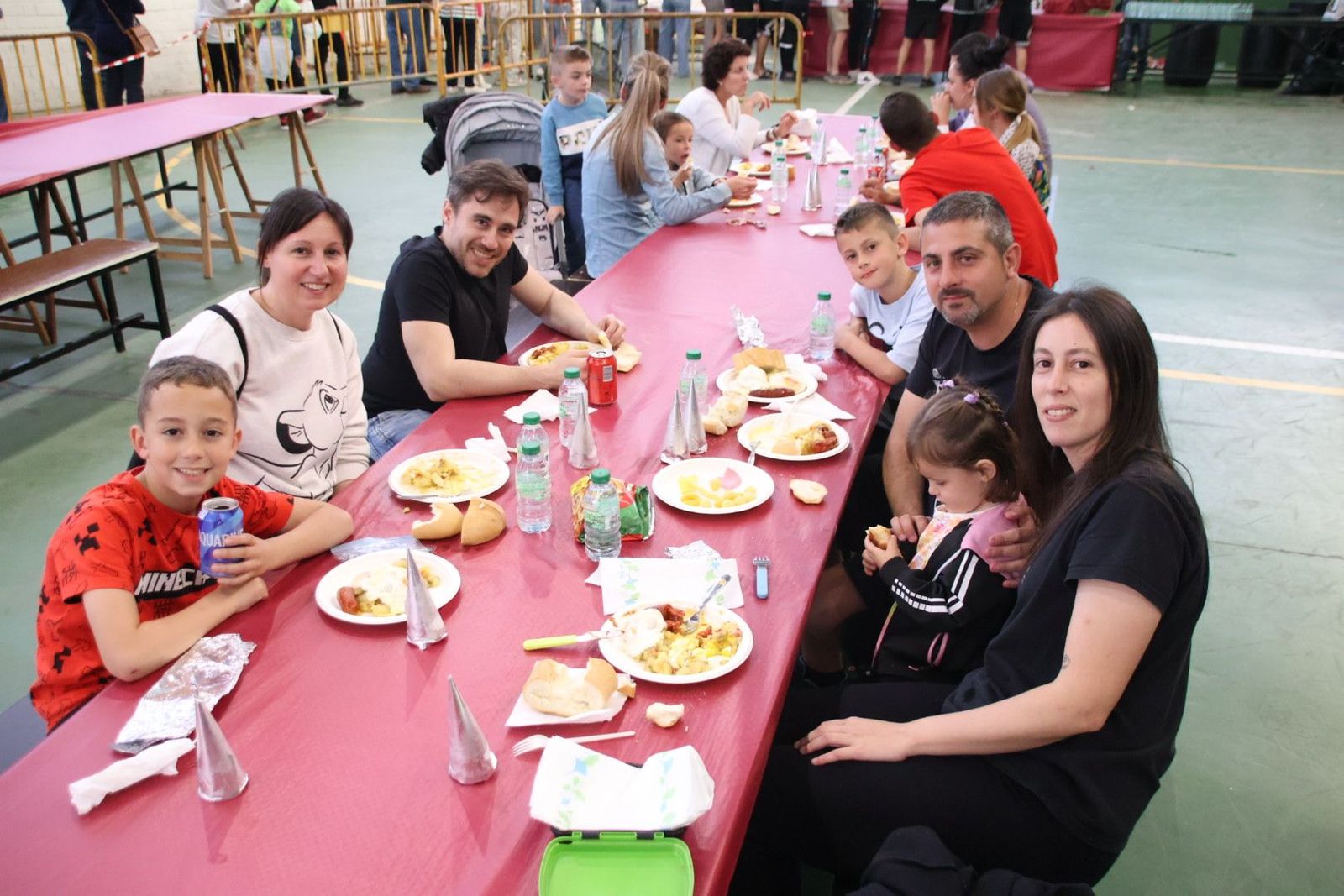 Cena popular con huevos rotos en Calvarrasa de Abajo 