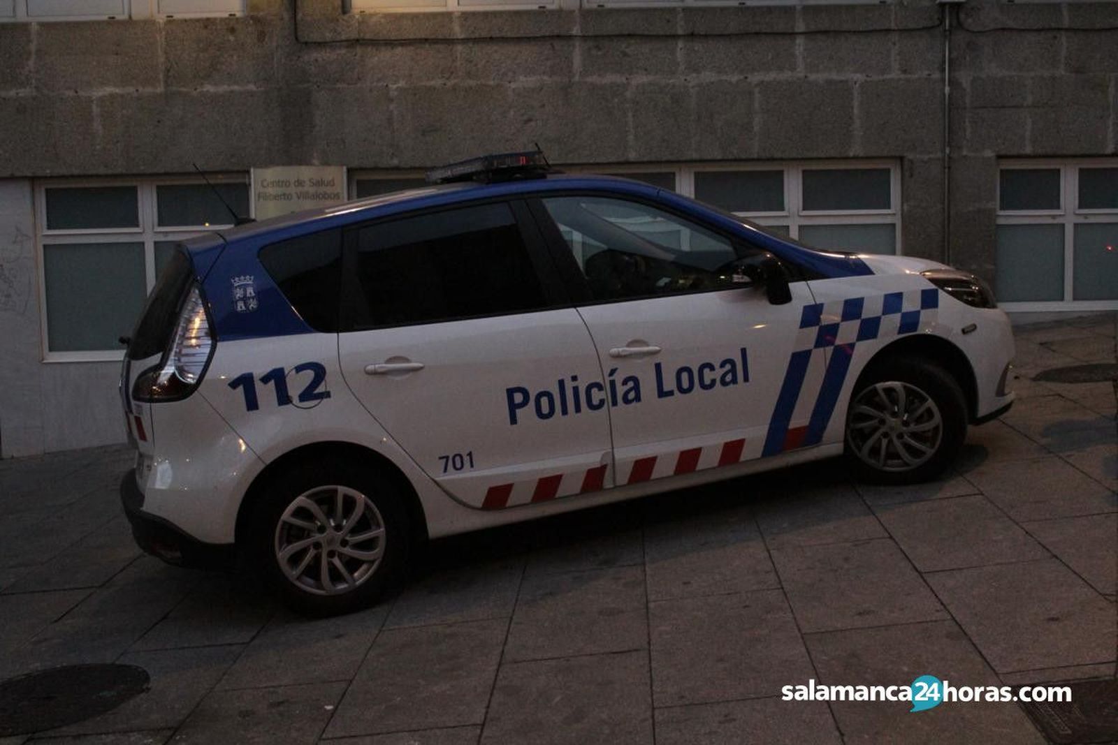 imagen de archivo, patrulla de la policía local, noche