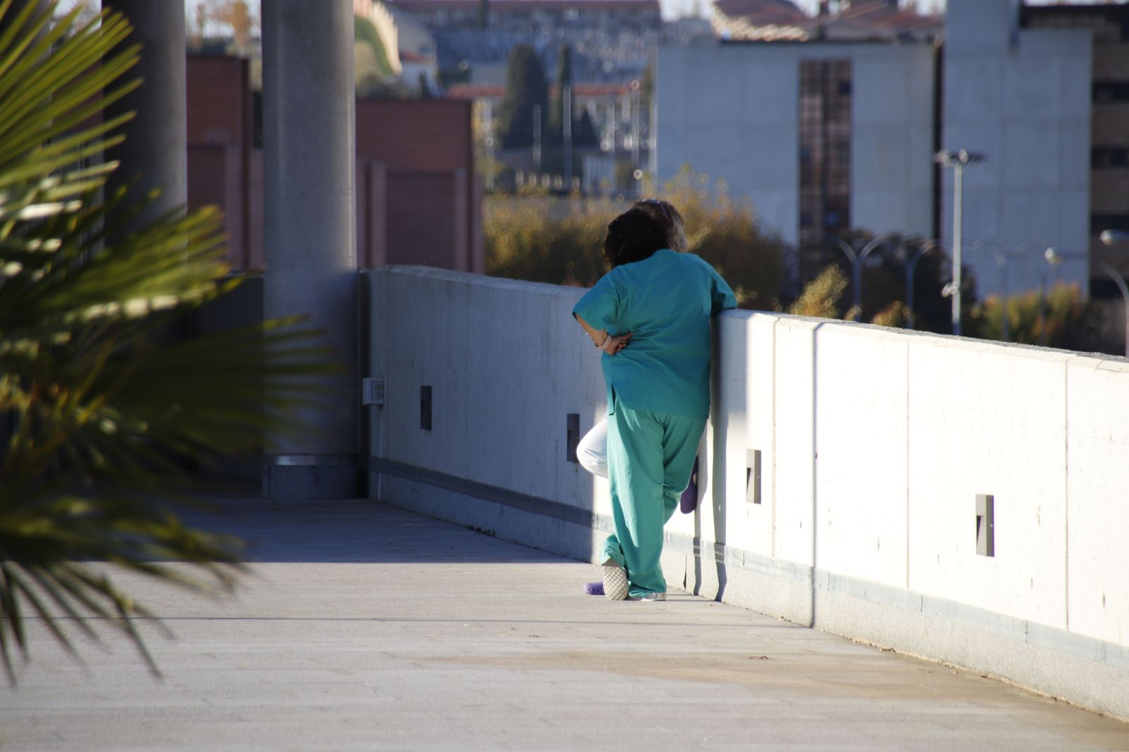 Enfermeras en la puerta del hospital universitario