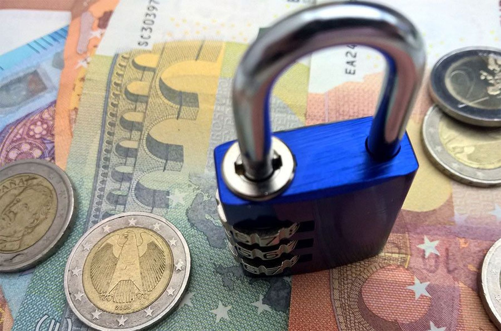 Dinero candado. Archivo.