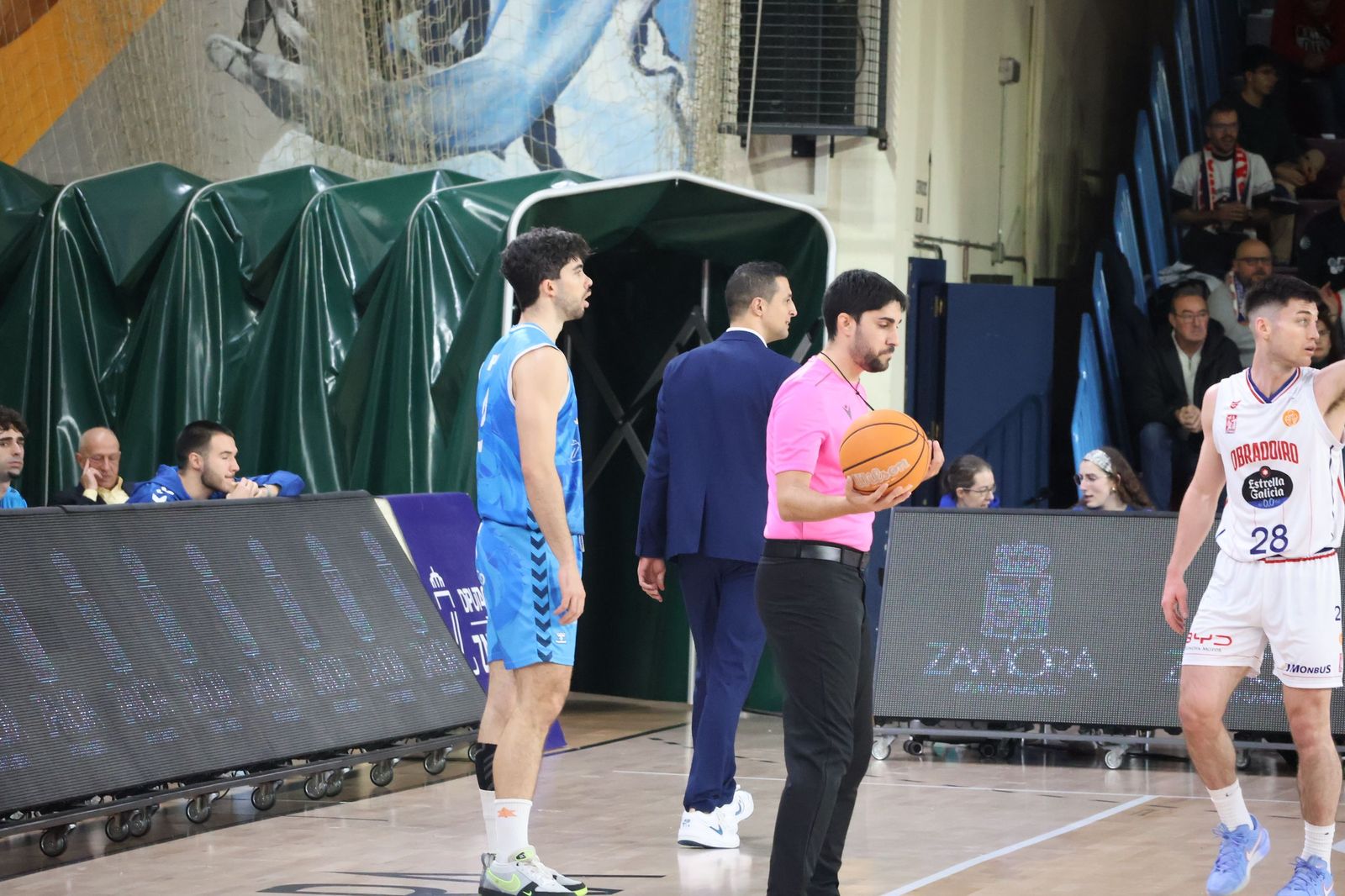 GALERÍA | Revive en imágenes el encuentro entre el CB Zamora y el Obradoiro