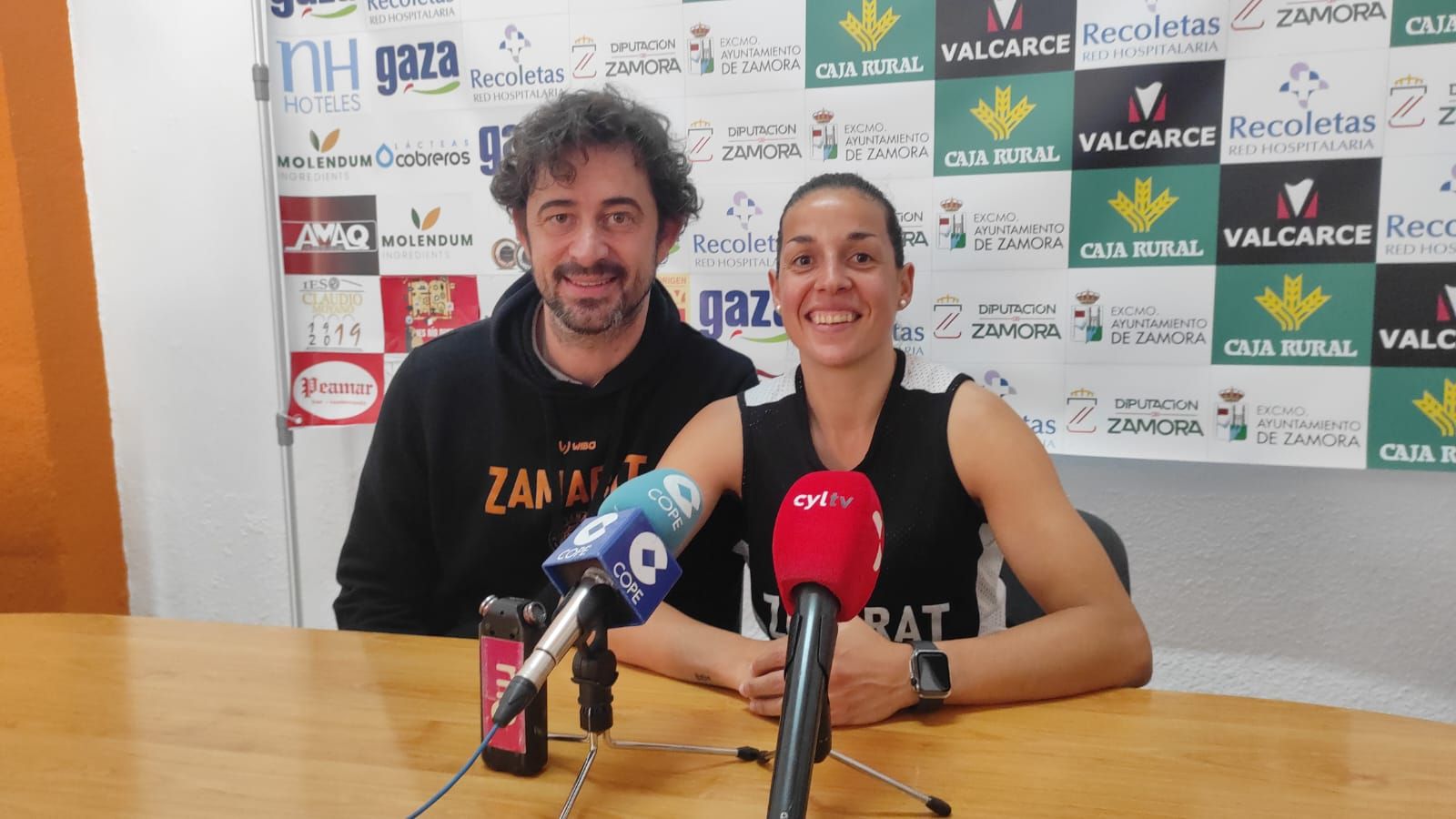 Un instante de la rueda de prensa