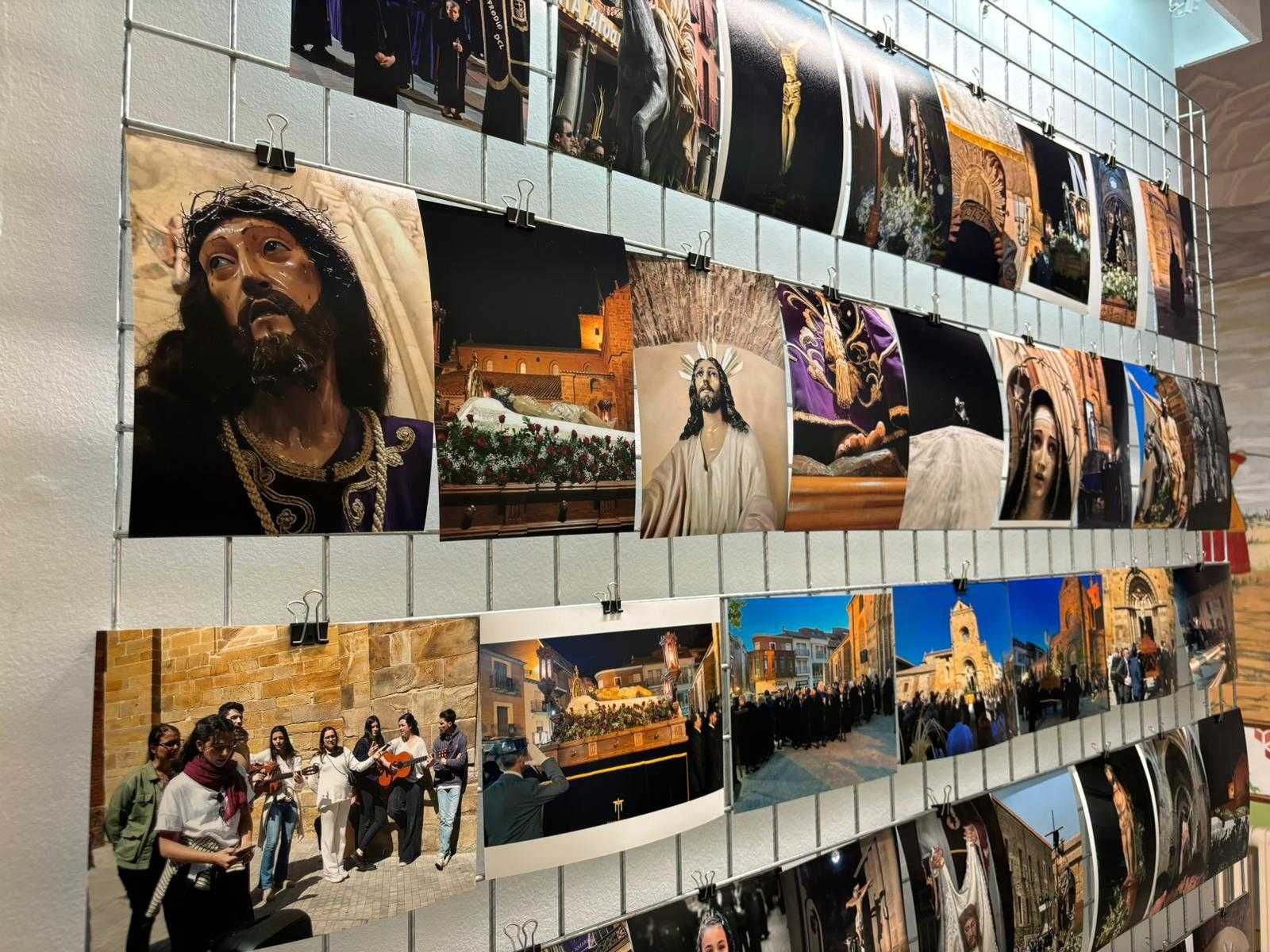 Exposición del concurso de dibujo y de fotografía de Semana Santa en Casa Solita (2)