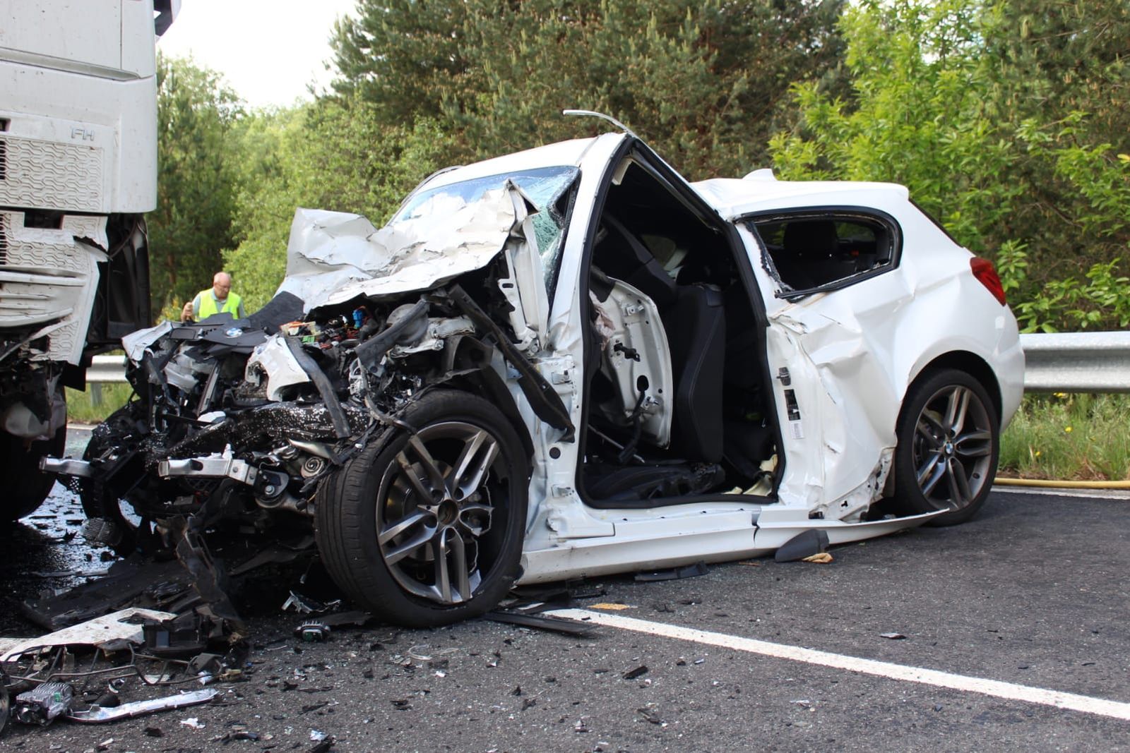 accidente-mortal-entre-un-turismo-y-un-camion-en-la-carretera-de-la-alberca-5