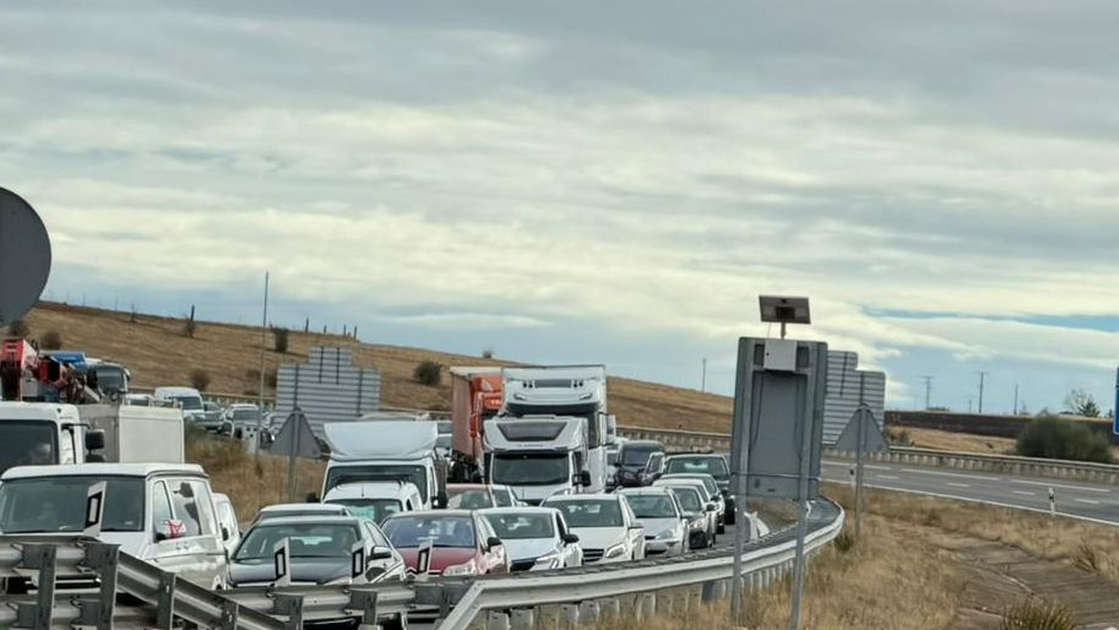 Retención en la A-66 a su paso por Salamanca por un camión averiado