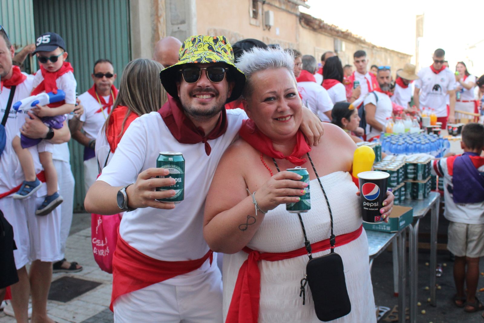 Castellanos de Moriscos. Paseo de peñas con la temática “Viva San Fermín”