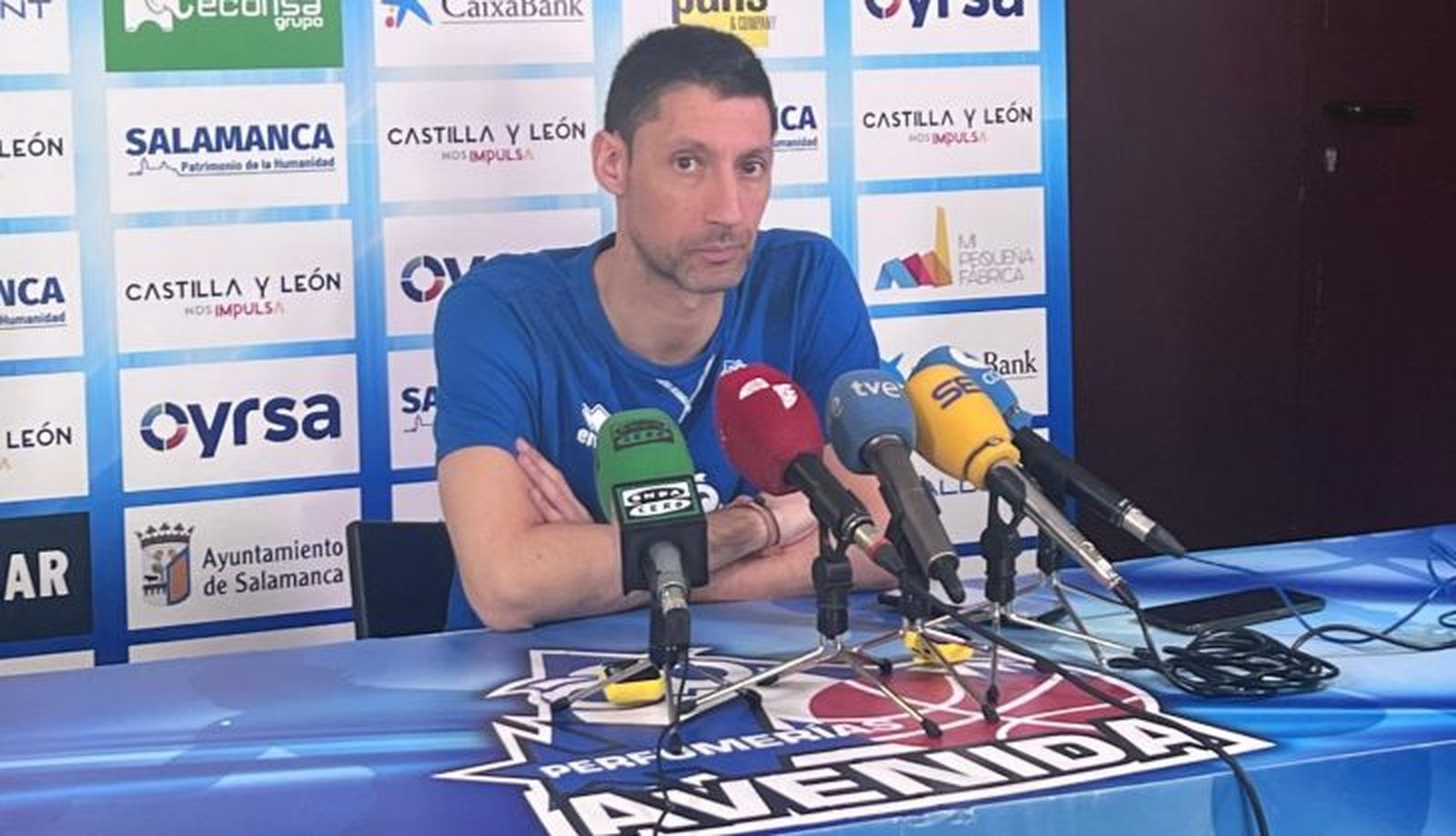 Pepe Vázquez, entrenador de Perfumerías Avenida