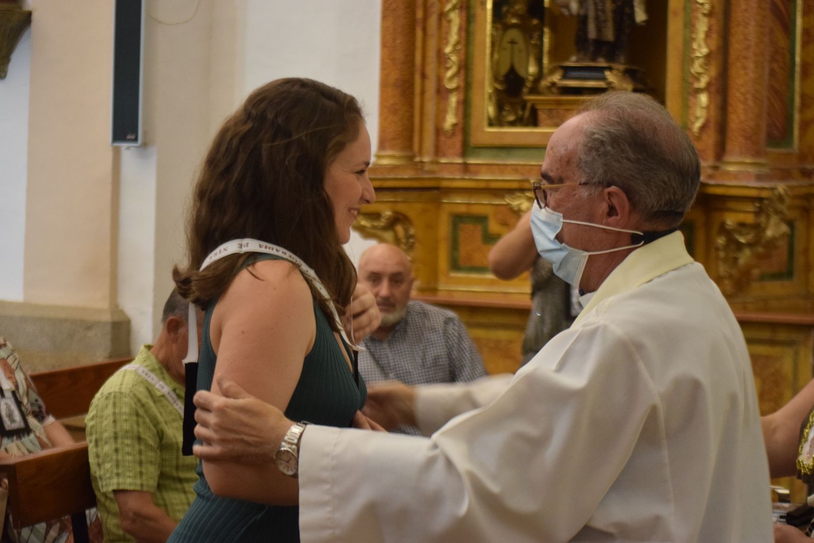 imposicion-de-escapularios-de-la-virgen-del-carmen-15