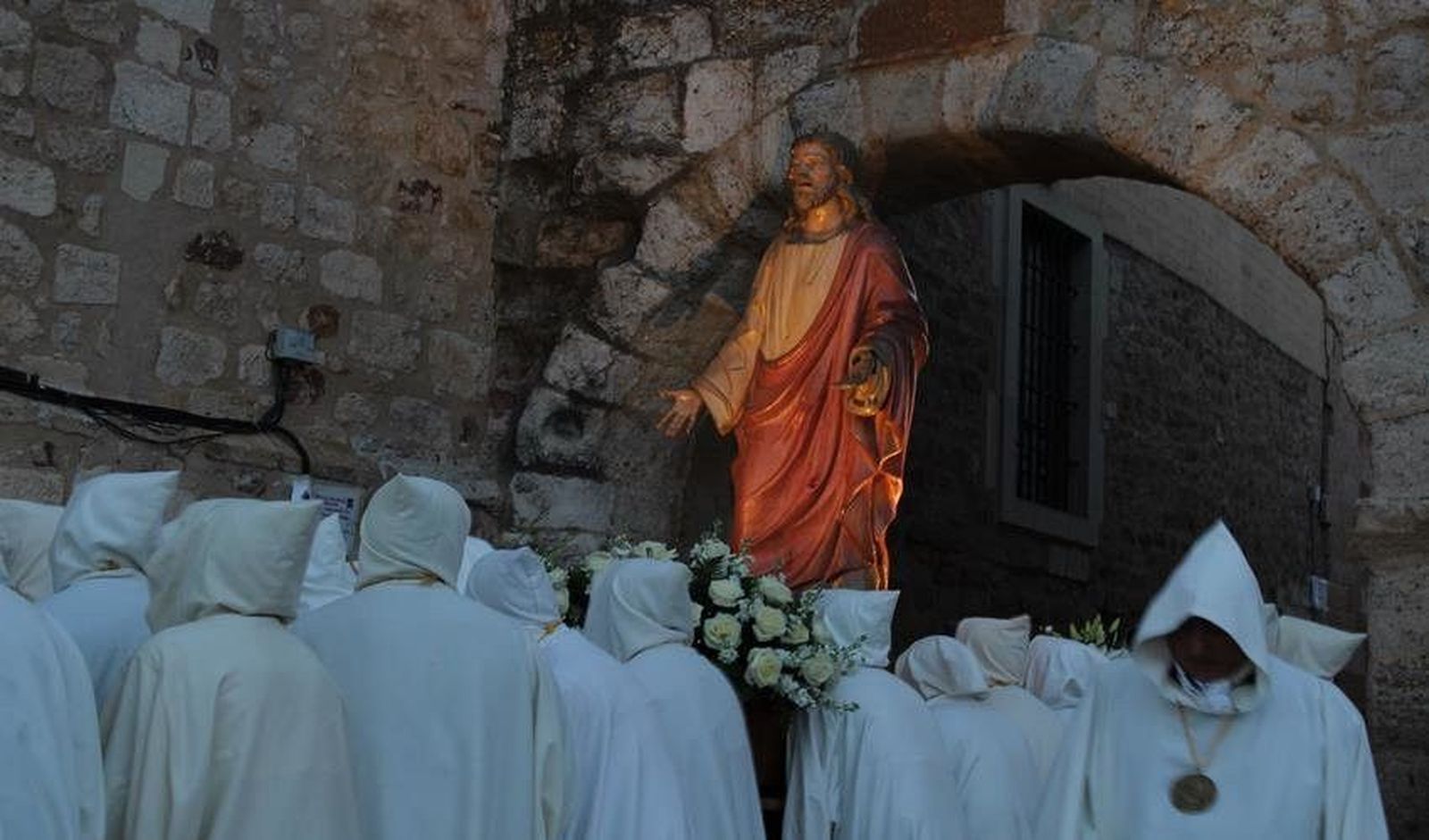 Jesús de Luz y Vida acompaña a las ánimas en la noche del Sábado de Dolores