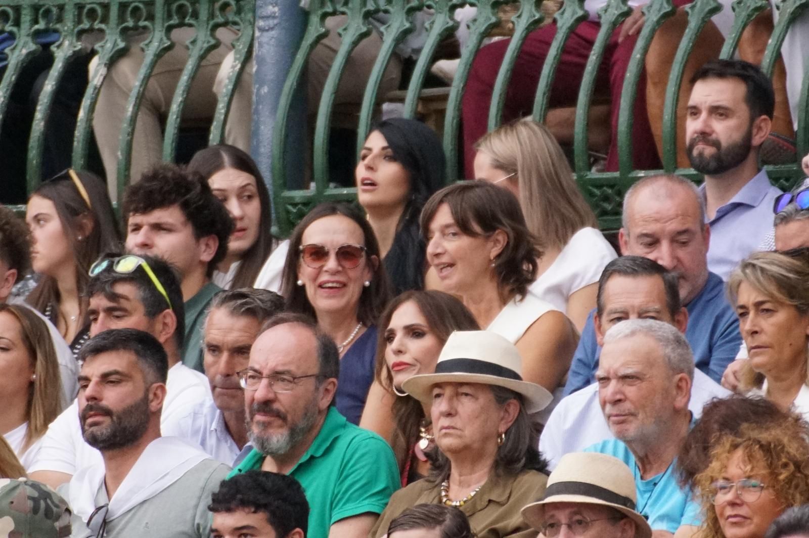 Gran ambiente en La Glorieta para la tarde de toros de Morante de la Puebla, Ismael Martín y Marco Pérez