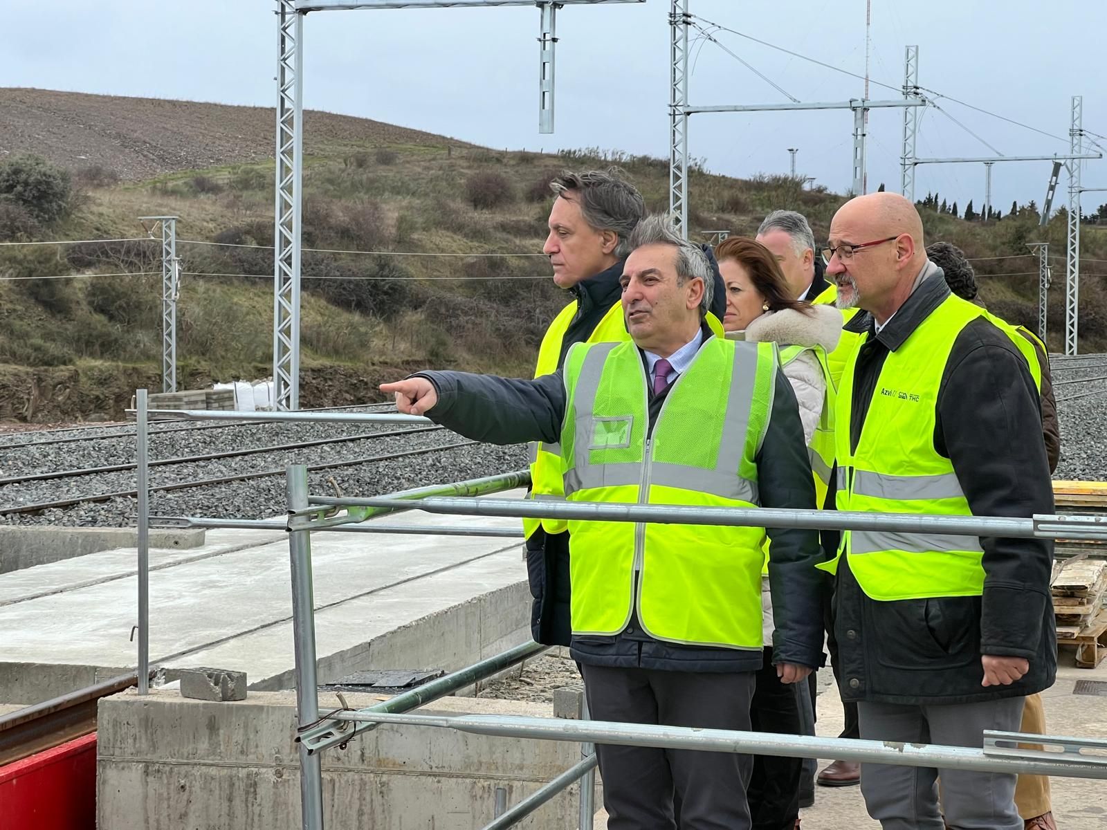 Visita de Puerto del alcalde de Salamanca Carlos García Carbayo junto con el consejero de Movilidad y Transformación Digital de la Junta de Castilla y León, José Luis Sanz