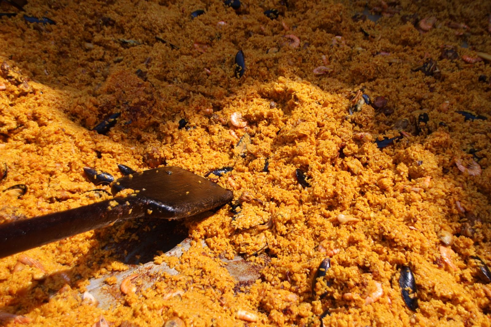 Masueco paella popular en la plaza