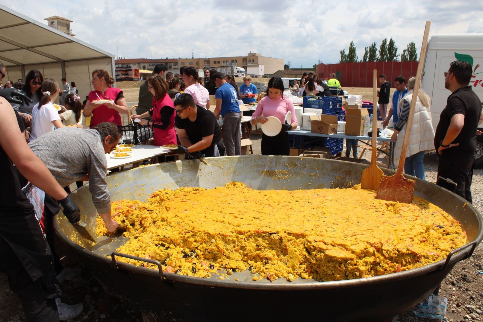 Paella solidaria en Villamayor