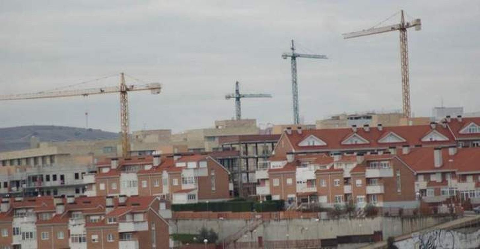La compraventa de vivienda se recupera mínimamente con bajos precios de hipoteca La compraventa de vivienda se recupera mínimamente con bajos precios de hipoteca