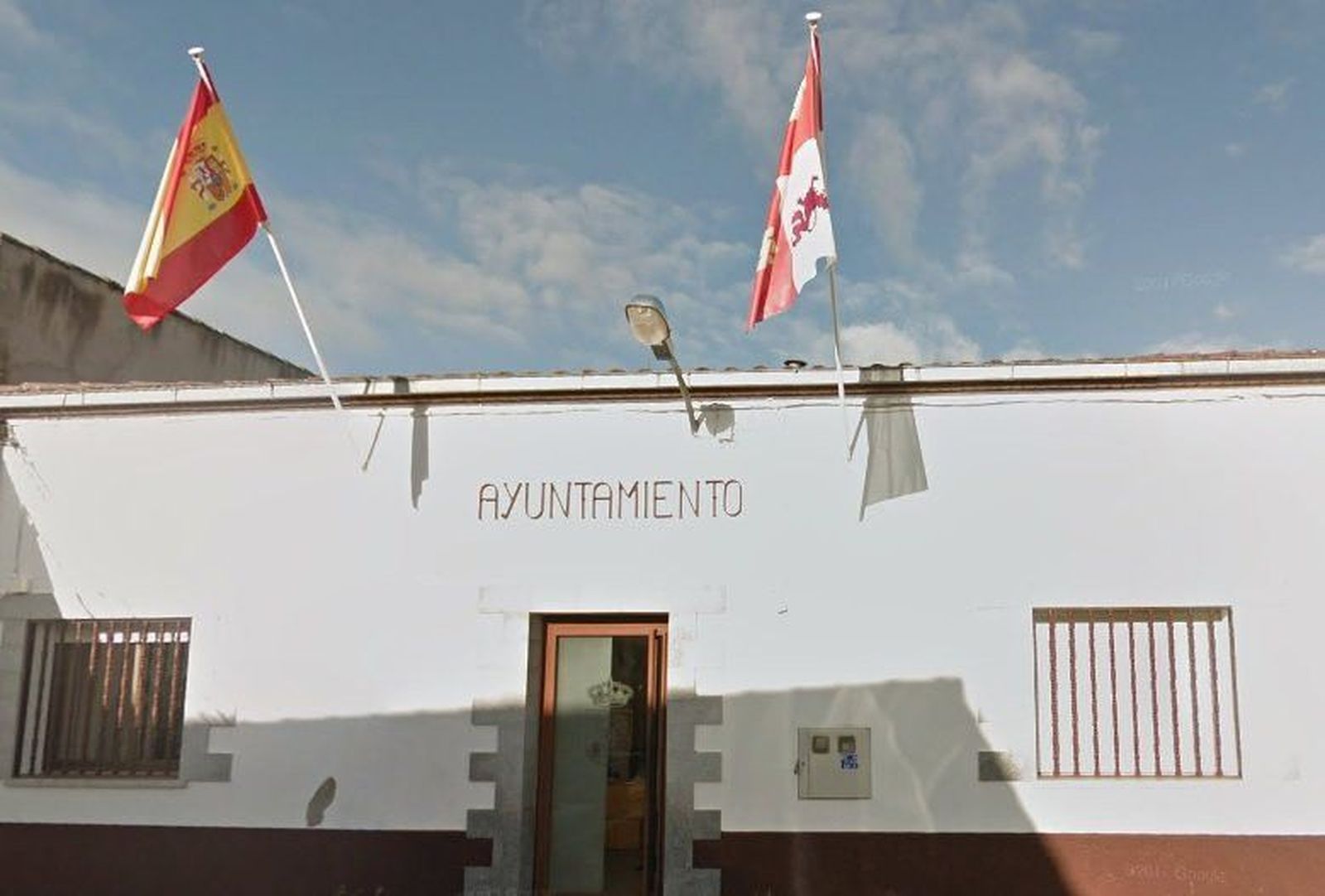 Silvia de Frías toma posesión como concejala en Fuentes de Oñoro tras la renuncia de Raquel Hernández