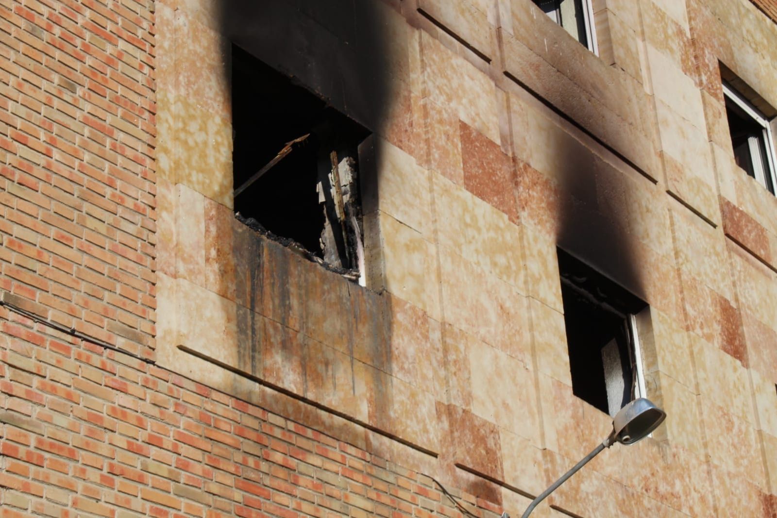 Incendio en la antigua residencia San Juan de Dios. Fotos Carlos H. G. (8)