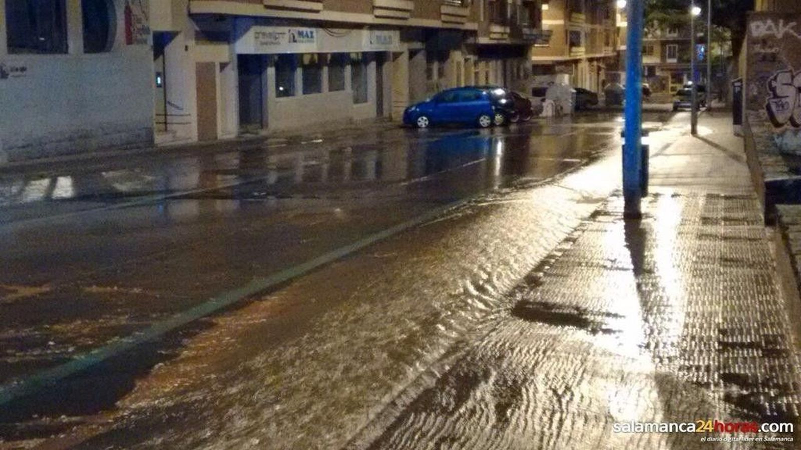 Reventón de tuberías en Salesas