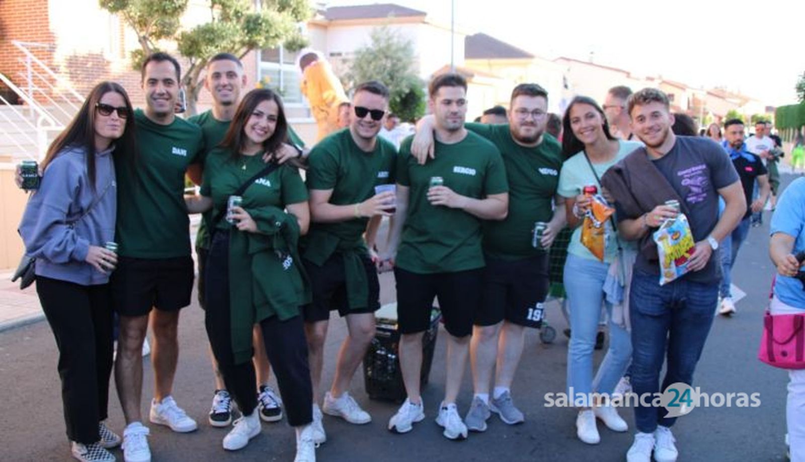 Desfile de peñas y pregón en Cabrerizos 2024. Fotos Javier S (59)