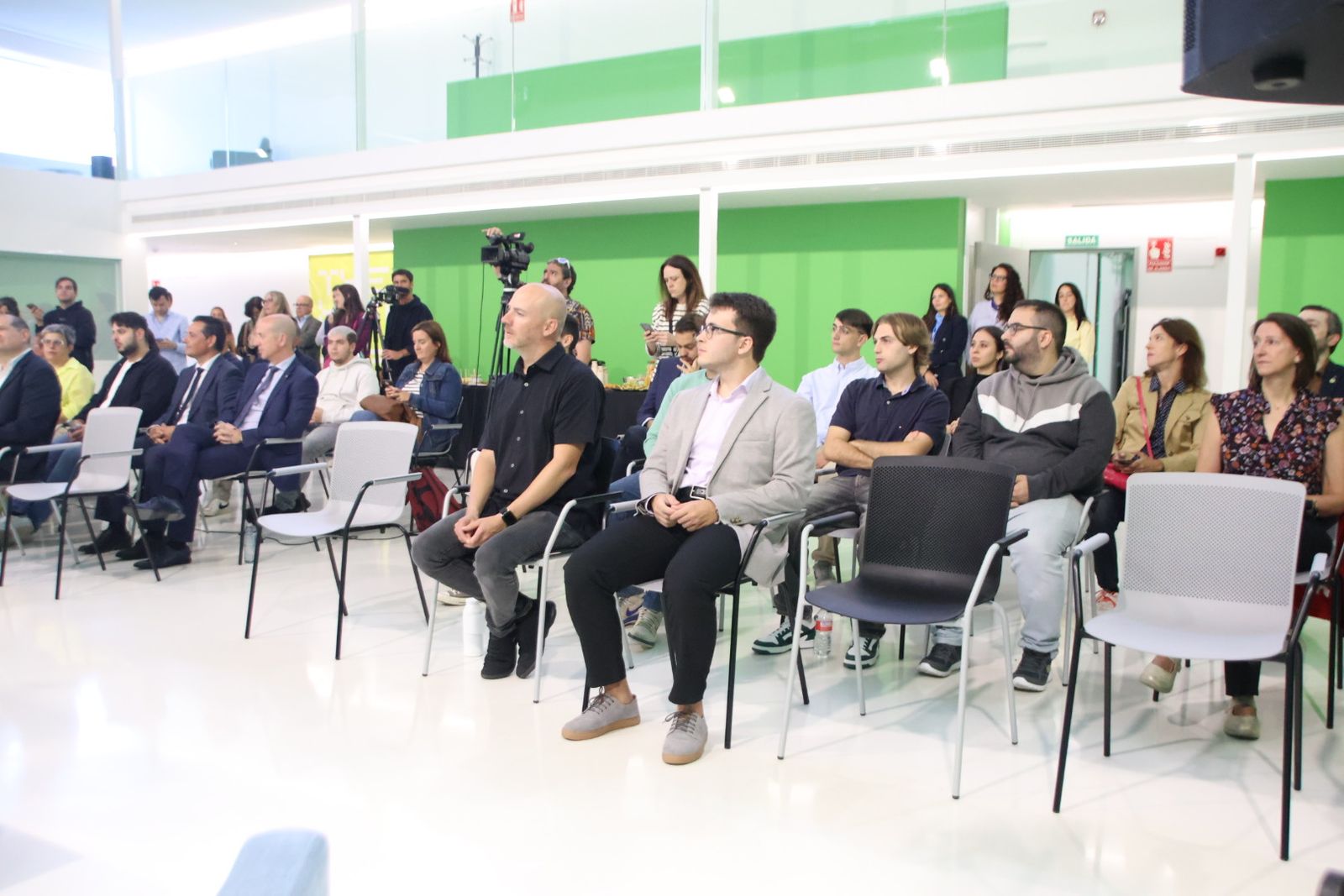 El alcalde de Salamanca, Carlos García Carbayo, y el CEO de Stemia, Juan Manuel Barrionuevo, presentan el inicio de la actividad de esta empresa en Salamanca