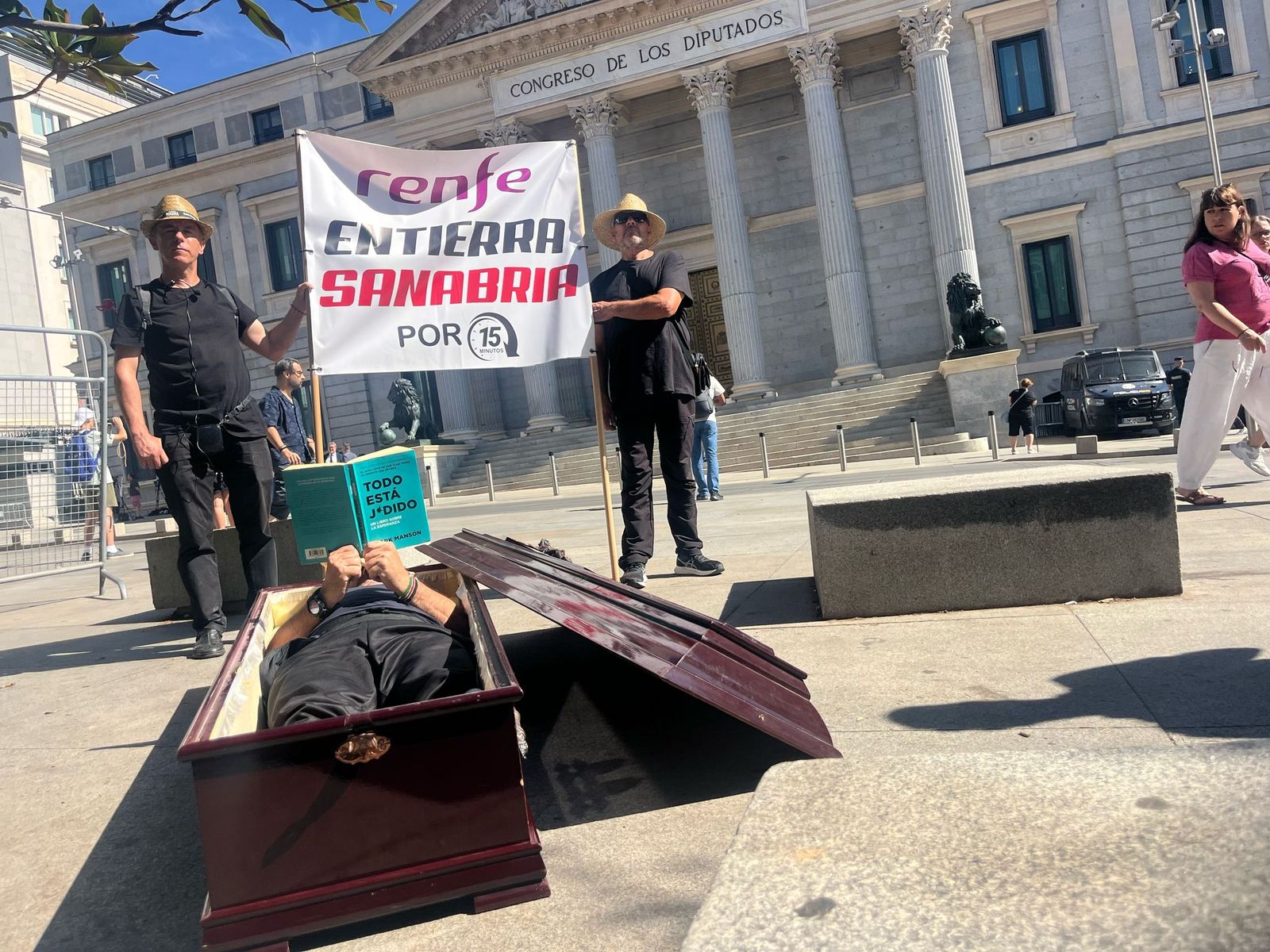 Entierro de Sanbria frente al Congreso de los Diputados