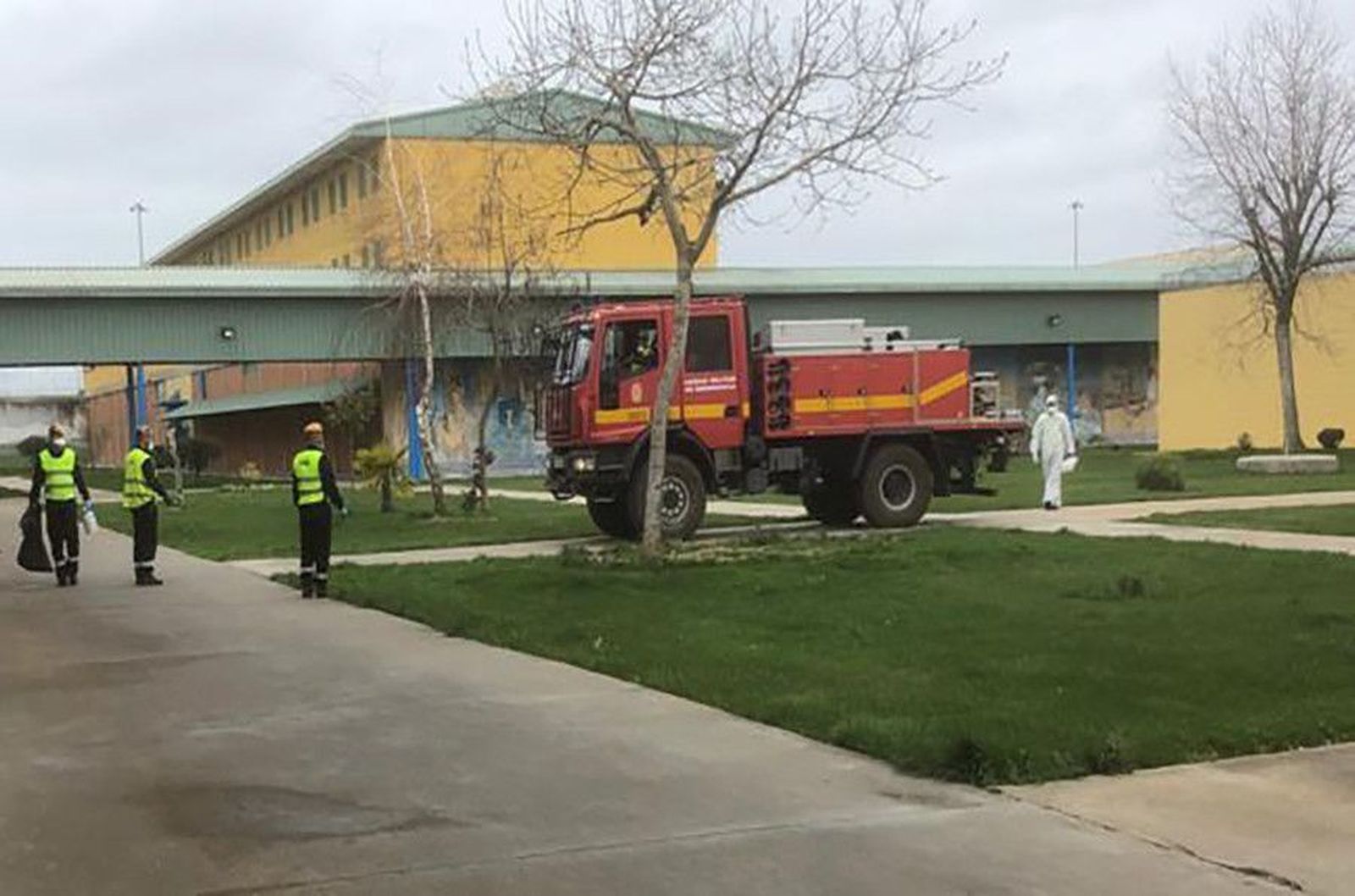 Imagen de la UME en el lugar durante la pandemia