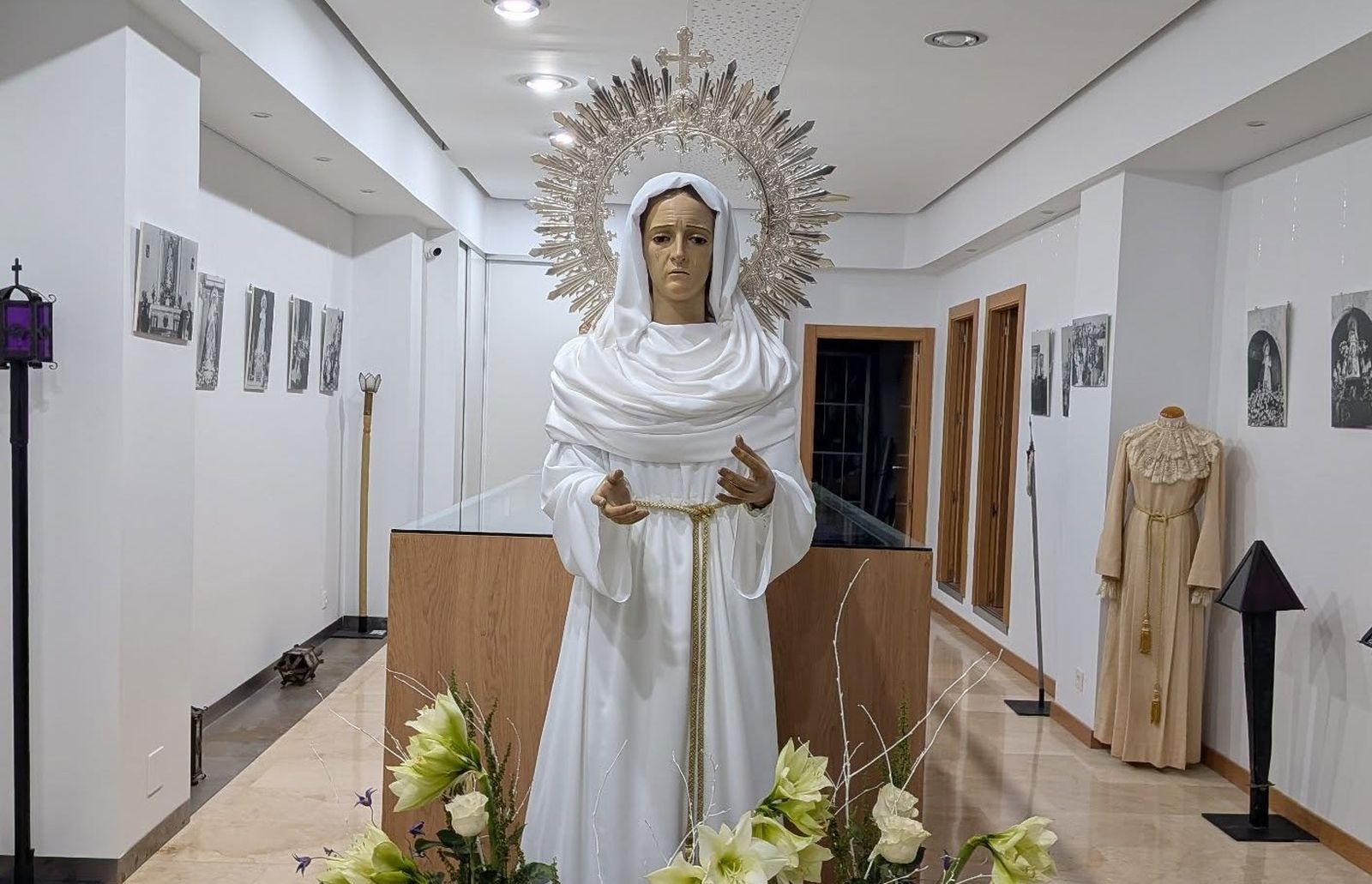 Imagen de la Esperanza en la sede del Vía Crucis