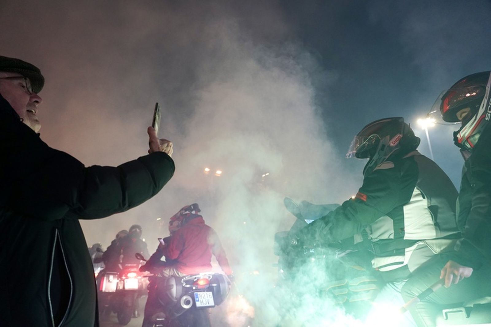 Miriam Chacón / ICAL . Desfile de antorchas de la Concentración Motorista Invernal Pingüinos 2026 en homenaje a los motoristas fallecidos.