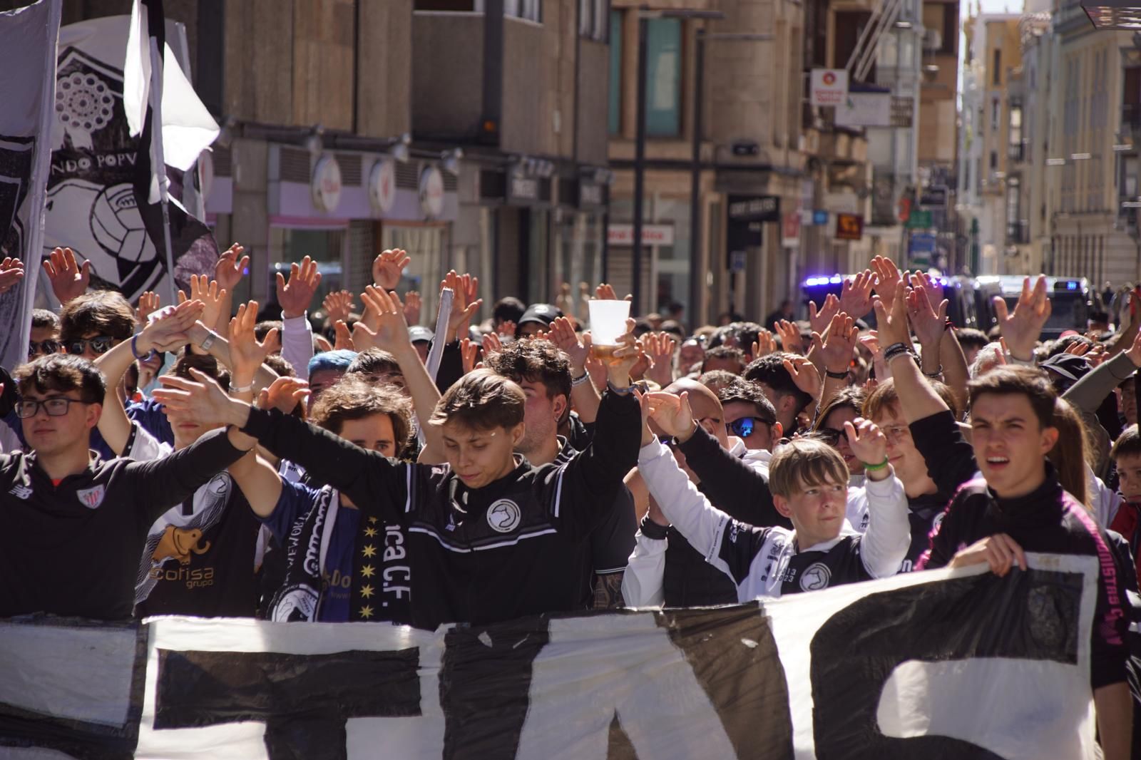 los-aficionados-de-unionistas-toman-las-calles-de-zamora-con-un-doble-corteo-6