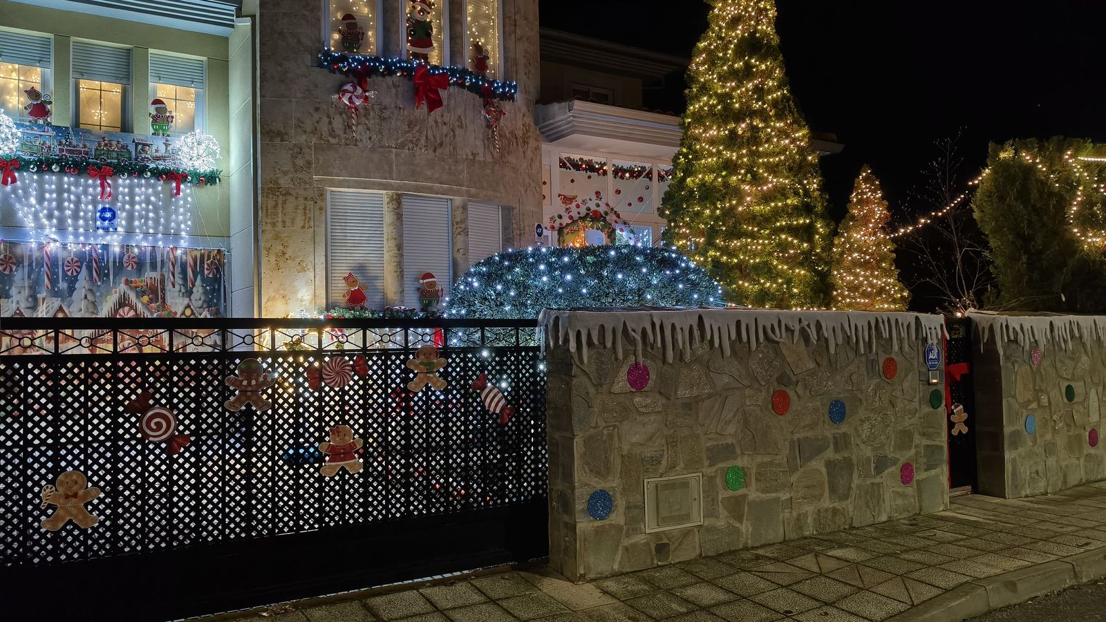 Decoración navideña ganadora en Carbajosa "Casita de Jengibre"