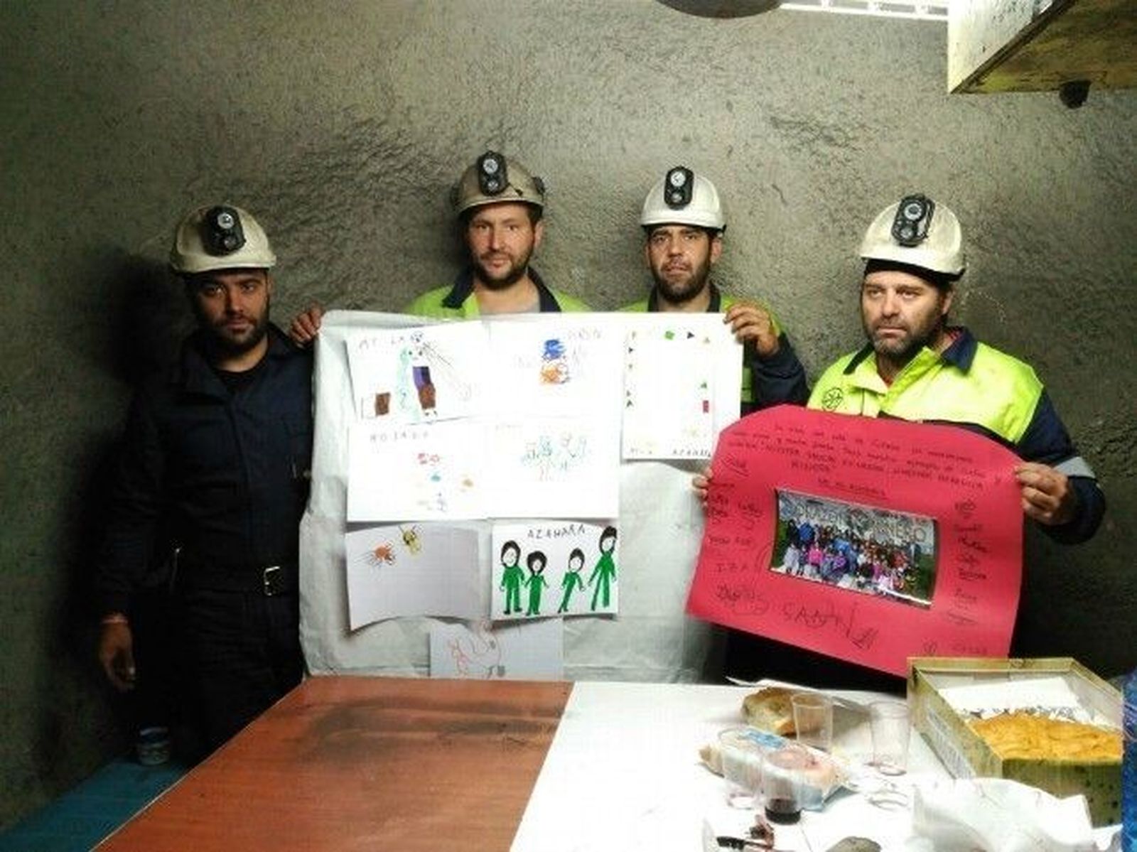 Los niños de Ciñera envían su apoyo a los mineros encerrados en Santa Lucía de Gordón