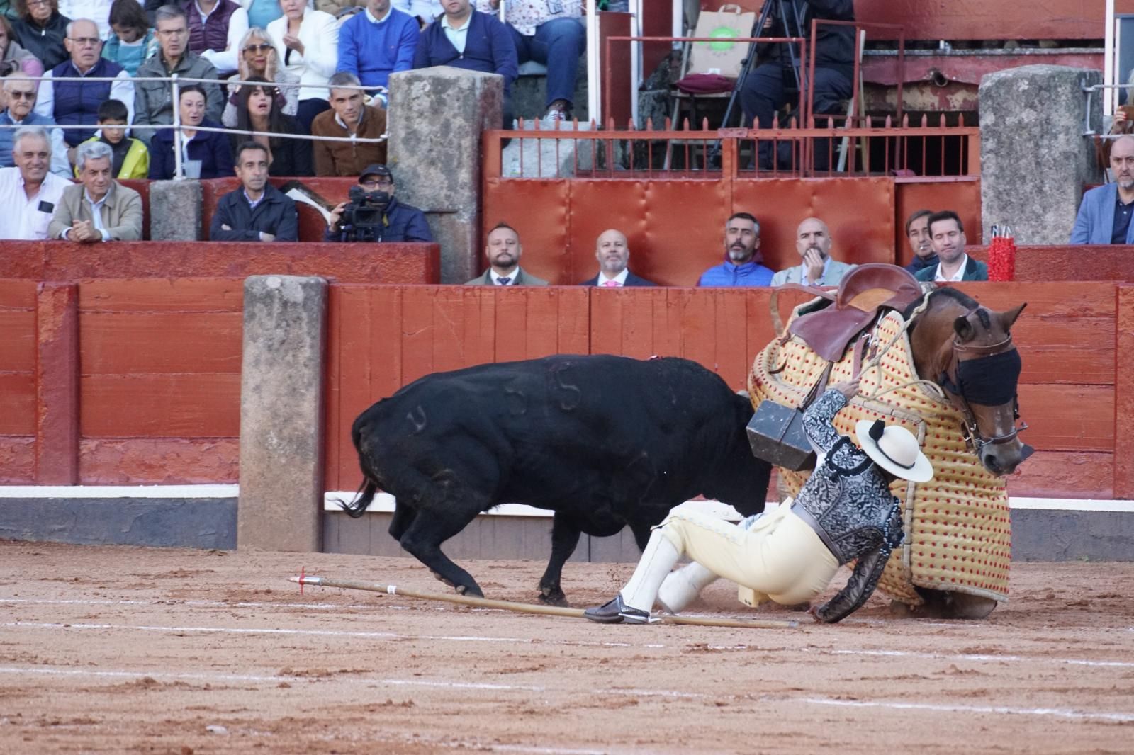 La corrida concurso para despedir la feria con Morante, Talavante y Borja Jiménez: imágenes de los mejores momentos en La Glorieta